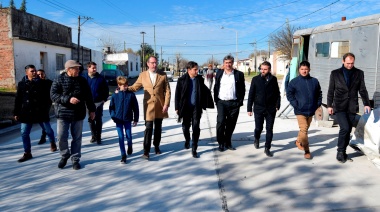 Kicillof visitó Hipólito Yrigoyen y dijo que la oposición “propone el ajuste”