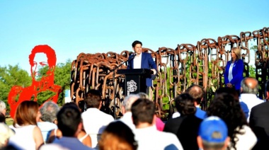 Kicillof encabezó un acto en San Pedro y apuntó contra Milei por “entregar la soberanía”