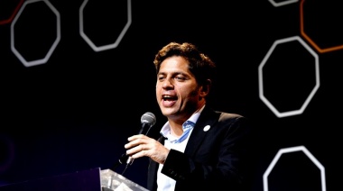 Kicillof asistió a la cumbre del PJ, se mostró con Cristina y se fue a encabezar su acto en San Martin