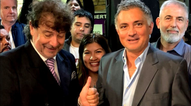Pareja y Daniel Mollo encabezaron un acto en San Matin y los recibieron a baldazos de agua fría