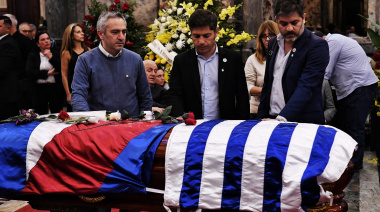 Kicillof asistió a la despedida de Pepe Mujica y condenó los “festejos” de los funcionarios de Milei