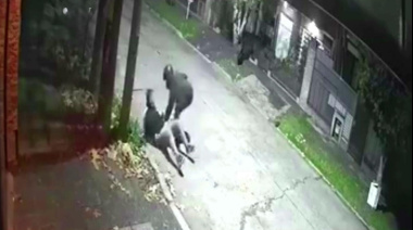 Violencia extrema en Quilmes: motochorros asaltaron y arrojaron al piso a una mujer de 90 años