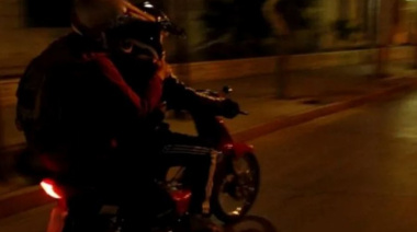 En José C. Paz, motoquero se refugió en una Shell para escapar de una banda de motochorros