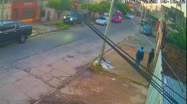 De manera coordinada y con la modalidad piraña le robaron el vehículo en Villa Madero