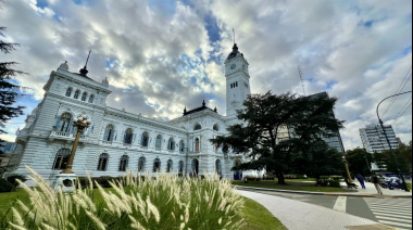 Alak anunció un nuevo aumento salarial del 5% para los municipales de La Plata
