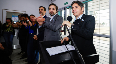 Tensión: un intendente dejó a Kicillof hablando solo en una conferencia por una frase “que no le gustó”