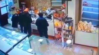 Fue a comprar facturas a una panadería de Quilmes pero acabó en el piso y sin camioneta