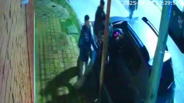 Llevó a la hija a un club de Quilmes y una violenta banda lo atacó a bordo del vehículo
