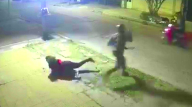 Brutal asalto en Tres de Febrero: se resistió a entregar las pertenencias y motochorros la golpearon en el piso