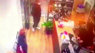 A la pesca por la peatonal, ingresó a un bazar y se robó la recaudación