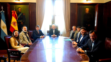 Alak recibió en La Plata al embajador de España para fortalecer lazos institucionales