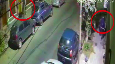 Jugaron a dos puntas: se acercaron por las dos aceras y le robaron a un automovilista