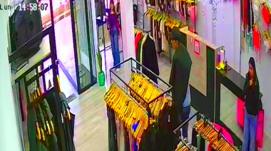 Un ladrón sinvergüenza eligió vestidos para probarse y finalmente robó una boutique en San Martín