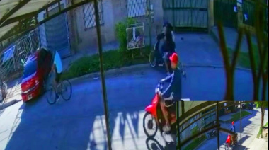 Vivas de milagro: las empujó, las hizo chocar contra un poste y les robó la moto en San Martín