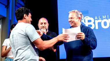 Cascallares presentó “Hecho en Brown” y entregó reconocimientos a emprendedores