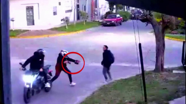 Motochorros en Quilmes: en un barrio acostumbrado a los asaltos, le robaron a un visitante