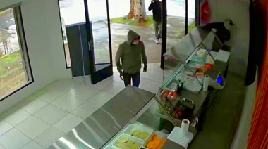 Una banda de pirañas arrasó una granja y pescadería de Quilmes