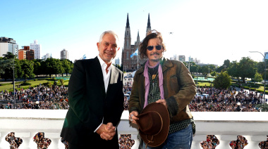 Johnny Depp visitó La Plata, fue distinguido como Visitante Ilustre y saludó a sus fans