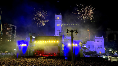 La Plata cerró los festejos del aniversario con más de 100 mil personas en la Plaza Moreno