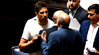 Desde San Nicolás salieron a exponer a Passaglia por el “papelón” en Diputados