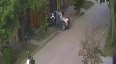 Descontrol en Mar del Plata: tres encapuchados en una moto asaltaron a un hombre en la puerta de la casa