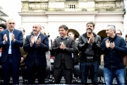 Kicillof visitó Ensenada y mostró otra postal con la tropa que pide su candidatura presidencial