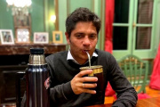 El mate de las 23: el irónico mensaje de Kicillof hacia el gobierno de Milei