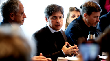 Kicillof recorrió Chascomús y alertó por la relación de Milei con Estados Unidos
