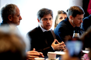 Kicillof recorrió Chascomús y alertó por la relación de Milei con Estados Unidos