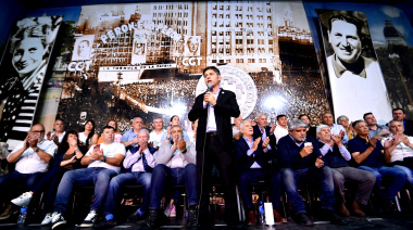 Kicillof se mostró con la CGT y homenajeó a Rucci: gesto al sindicalismo en su confrontación con Milei