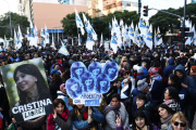 El peronismo bonaerense salió a marchar por Cristina, pero sin dejar las internas de lado