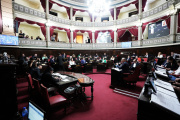 Reelecciones indefinidas: la oposición criticó al peronismo por restaurar “privilegios” en la Provincia
