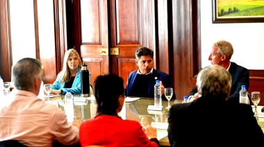 Kicillof recibió a intendentes massistas, camporistas y kicillofistas para firmar un convenio de préstamos