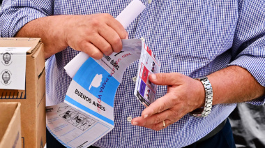 La oposición presiona a Kicillof para implementar la Boleta Única en Provincia en el 2027