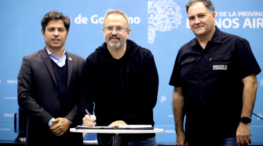 Valenzuela recibió patrulleros que le dio Kicillof, se hizo el ofendido y se escapó de la foto