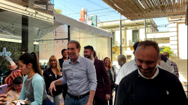 Santilli comenzó su campaña junto a un abogado libertario que golpeó a una vecina en la calle