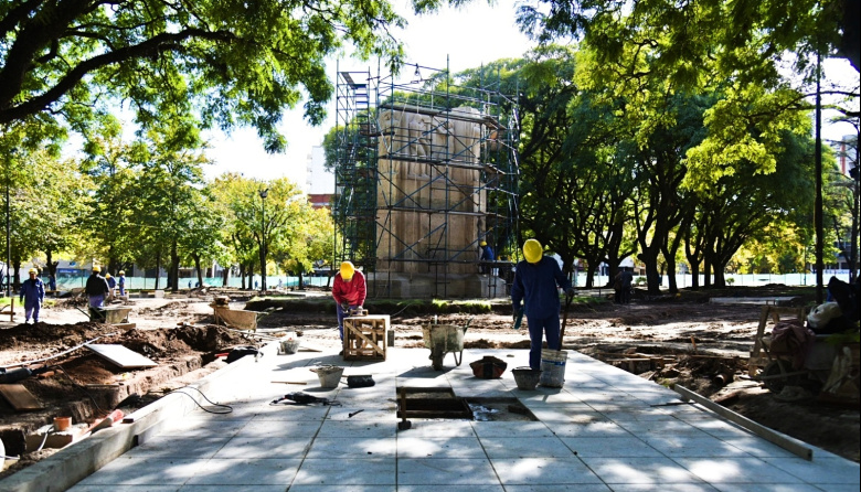 En La Plata, las obras de reconstrucción de la Plaza Rocha avanzaron un 75%