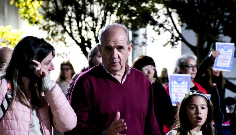Zurro supervisó el recambio de iluminarias en Mones Cazpon y destacó la labor municipal