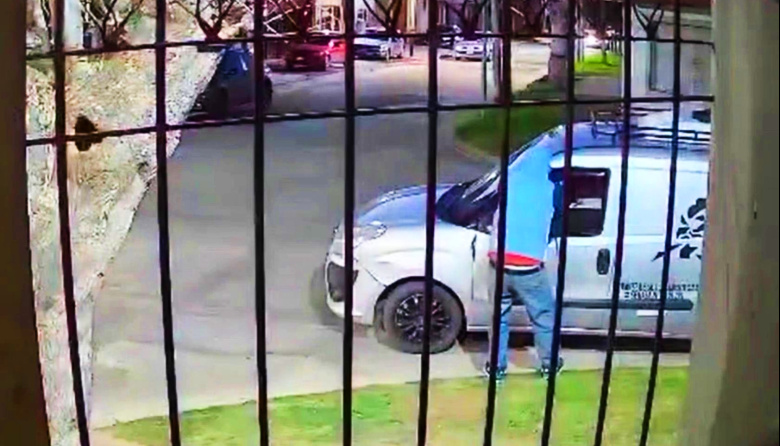 En camioneta fue a buscar un familiar a Quilmes y lo asaltaron motochorros