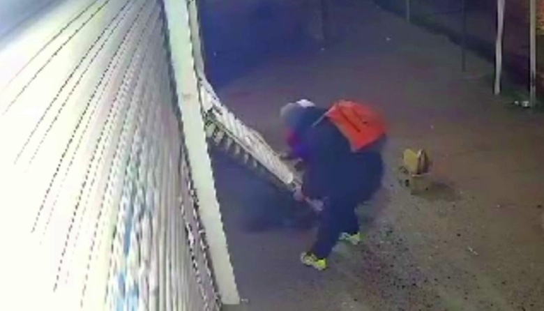 Palo y a la olla: destrozaron una persiana para robar un bazar en La Matanza