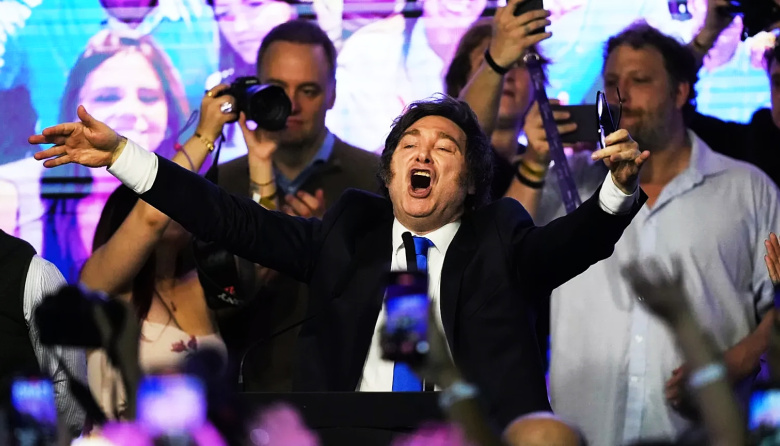 Milei se endulzó con la victoria y se negó a convocar a Kicillof para dialogar