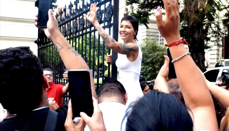 Mayra Mendoza juró como diputada provincial, habló de “lealtad” y se la picanteó a Kicillof