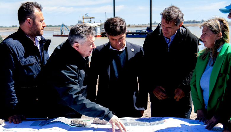 Kicillof avanza con la licitación del último tramo del Río Salado a pesar de la “obra cero” de Milei