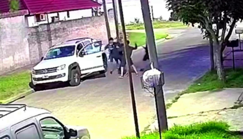 Banda de adolescentes robó una camioneta a culatazos y detuvieron a un sospechoso de 14 años