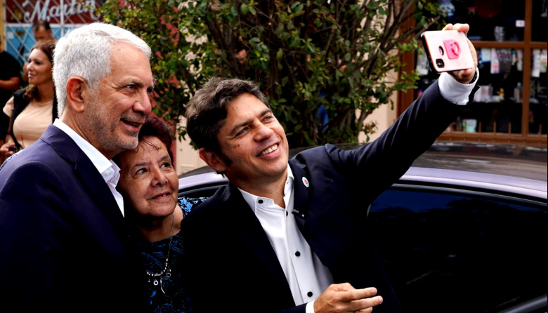 Con el gobernador al lado, Alak inició el operativo clamor “Axel presidente 2027”