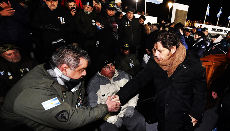 Kicillof protagonizó la vigilia de Malvinas: foto de unidad federal y un mensaje hacia 2027