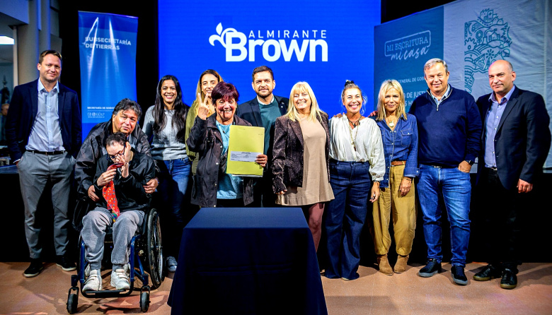 Almirante Brown: 184 familias dieron el paso definitivo hacia la casa propia con la firma de escrituras