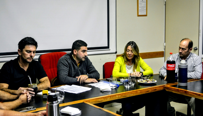 Egüen selló el acuerdo para la renovación eléctrica total del Hospital de Norberto de la Riestra