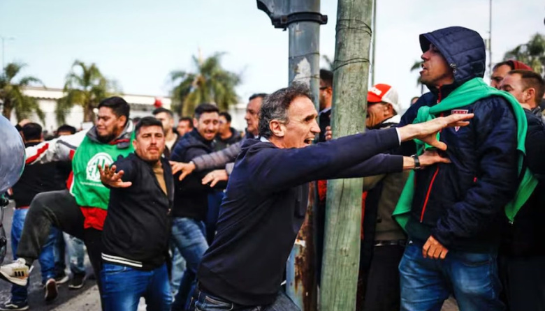 Katopodis quedó atrapado en una pelea entre la Policía de la Ciudad y gremialistas