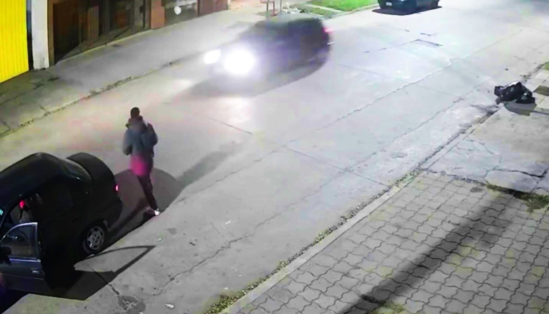 Robo al voleo en Mar del Plata: armados y encapuchados, le sustrajeron la camioneta
